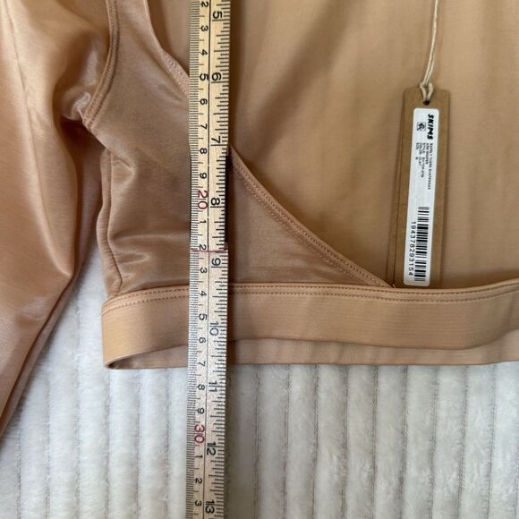 SKIMS Barely There Open Bust Arm Shaper Shapewear Clay Size Medium NWT - Picture 7 of 10